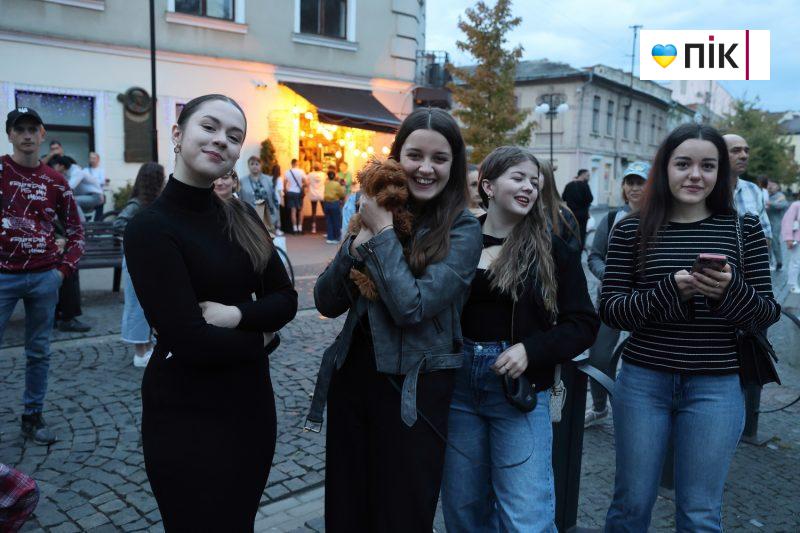 Люди Прикарпаття: на благодійному концерті "На шапку" у Франківську (ФОТО) 20 IMG 8647 9 scaled