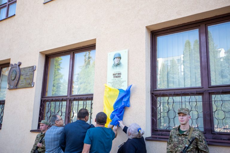 У Франківську відкрили анотаційну дошку бойовій медикині Мар'яні Тряско 11 У Франківську відкрили анотаційну дошку бойовій медикині Мар'яні Тряско