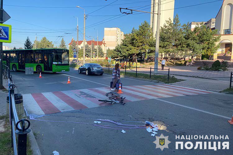 Водійка не встигла загальмувати: у Тернополі в ДТП загинув хлопчик (ФОТО)