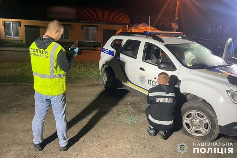 Помстився за штраф: на Хмельниччині п'яний водій стріляв у поліцейських (ФОТО) 3 Помстився за штраф: на Хмельниччині п'яний водій стріляв у поліцейських (ФОТО)