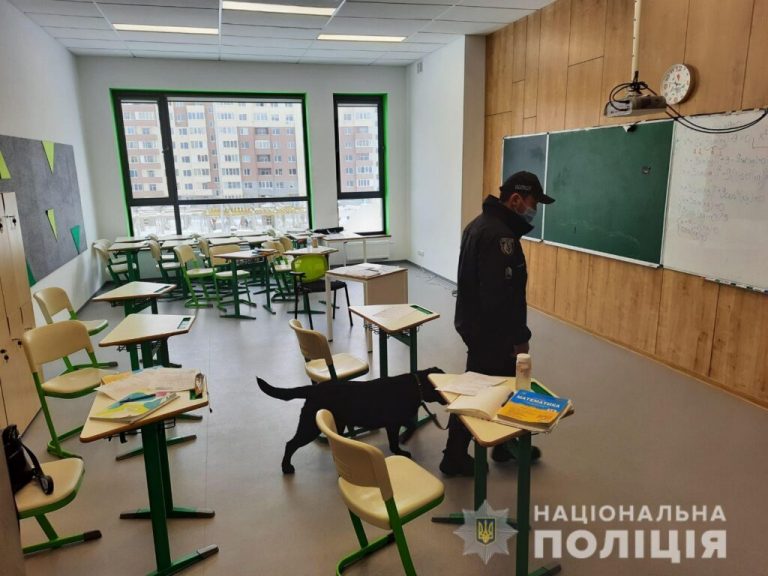У Франківську "замінували" одразу декілька ліцеїв: що відомо 6 mina1