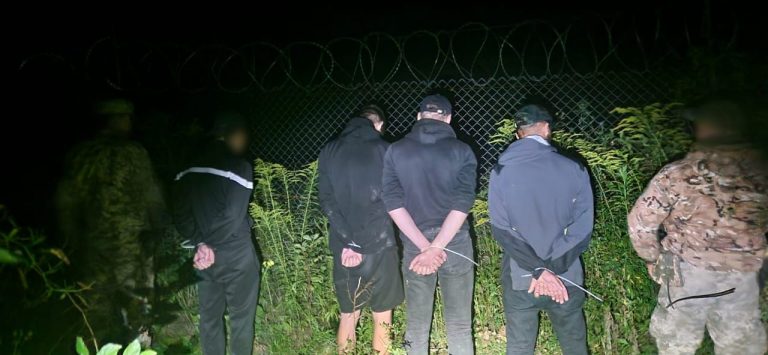 На кордоні затримали жителів Прикарпаття та Львівщини, які намагалися потрапити в Румунію (ФОТО) 12 news 20240917 160951 17265785911