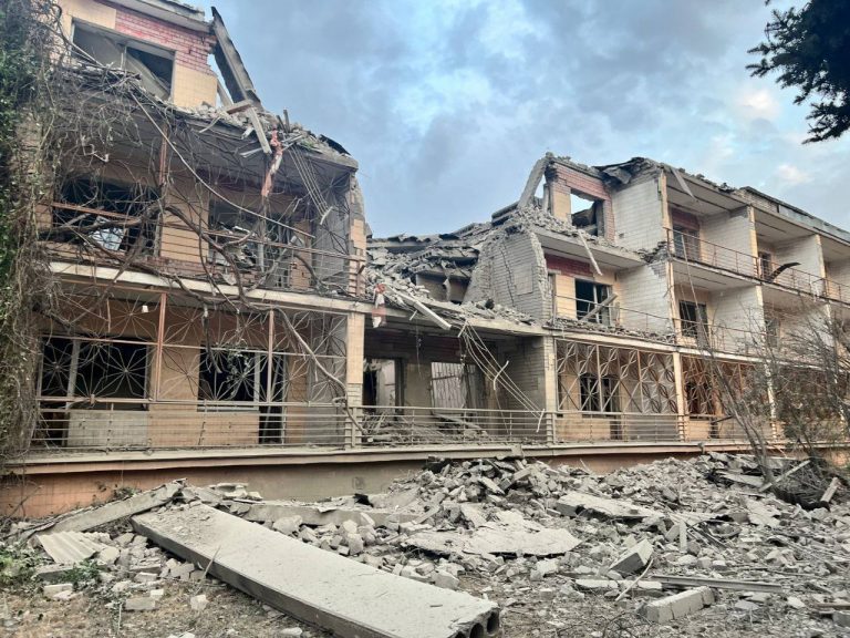 Росіяни вдарили ракетами по центру Кривого Рогу: є постраждалі 10 photo 2024 09 04 08 39 17
