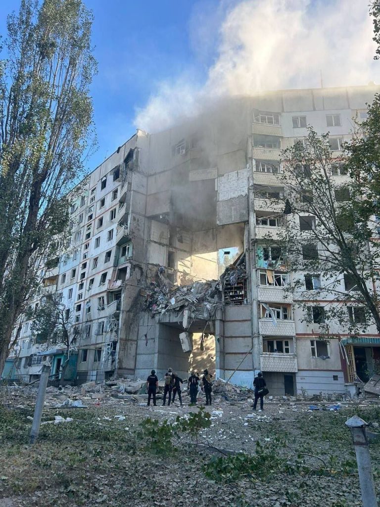 росіяни вдарили по багатоповерхівці у Харкові: є загиблі та поранені (ФОТО) 7 photo 2024 09 24 16 24 59