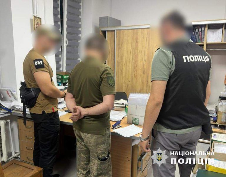 Затримали трьох посадовців ТЦК на Івано-Франківщині, які «заробляли» на ухилянтах 5 photo 5404412019651764646 y