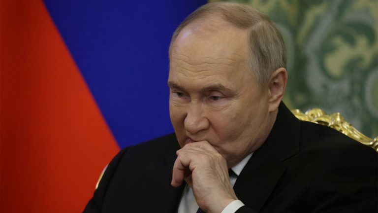 Путін заявив про роботу над створенням "буферної зони" 11 Путін
