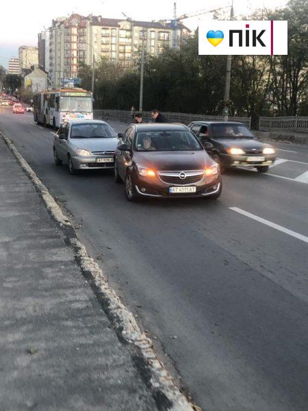 В Івано-Франківську зіткнулися два легковики (ФОТО) 1 157b673a 032b 4349 946f 99fba0ccfb71 scaled