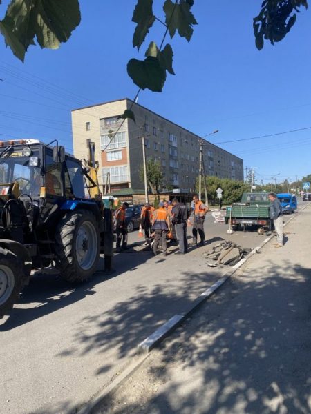 У Тлумачі ремонтують водопроводи: що вже зробили (ФОТО)