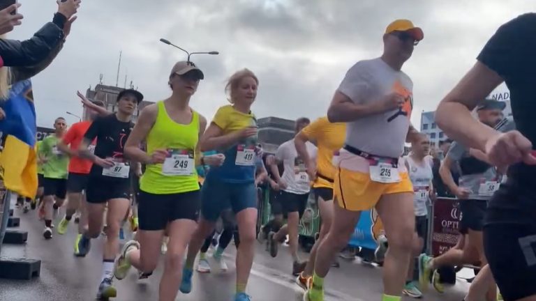 У Франківську стартував Frankivsk Half Marathon 2024: розклад подій (ВІДЕО) 9 462261924 1063990362394892 1524542155119748949 n11
