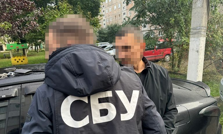 Хотів "віджати" квартиру: у Бурштині затримали кримінального авторитета "Абдуллу" (ФОТО) 2 Хотів "віджати" квартиру: у Бурштині затримали кримінального авторитета "Абдуллу" (ФОТО)