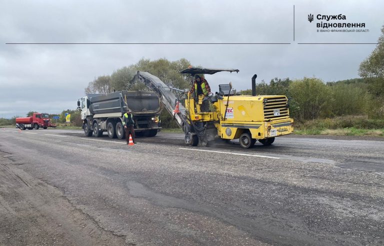 Прикарпатські дорожники повідомили, де цього тижня латали ями на дорогах (ФОТО) 7 Прикарпатські дорожники повідомили, де цього тижня латали ями на дорогах (ФОТО)