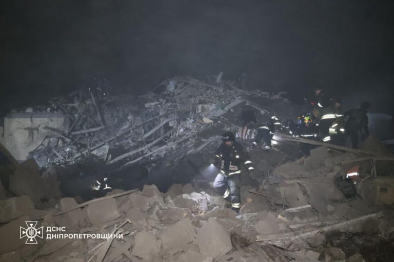 Вночі росіяни атакували Дніпро: з-під завалів дістали тіла трьох людей (ФОТО)