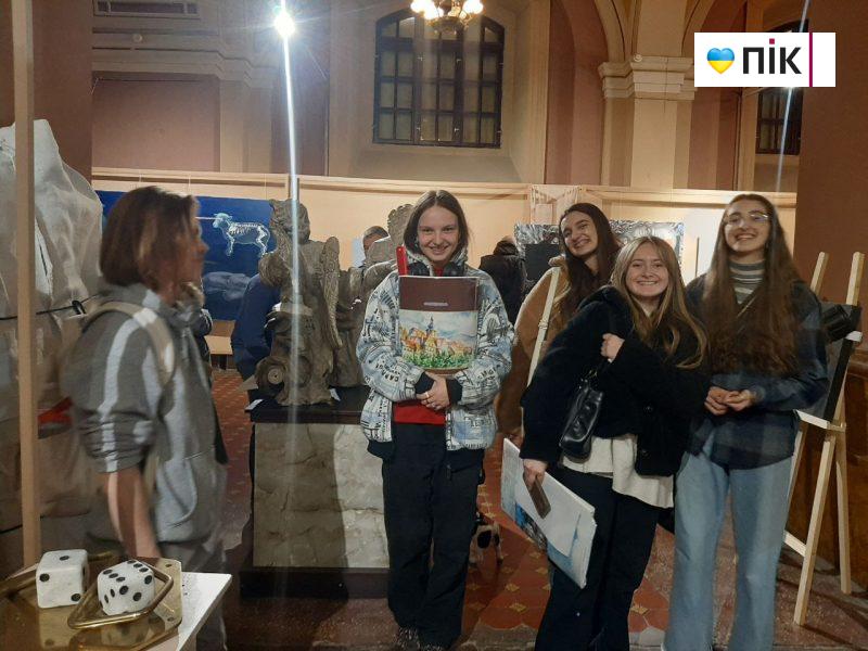 Перші десять: як митці відобразили життя з початку Незалежності (ФОТО) 9 5249487451158867541 scaled