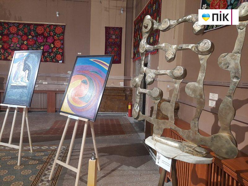 Перші десять: як митці відобразили життя з початку Незалежності (ФОТО) 3 5249487451158867555 scaled