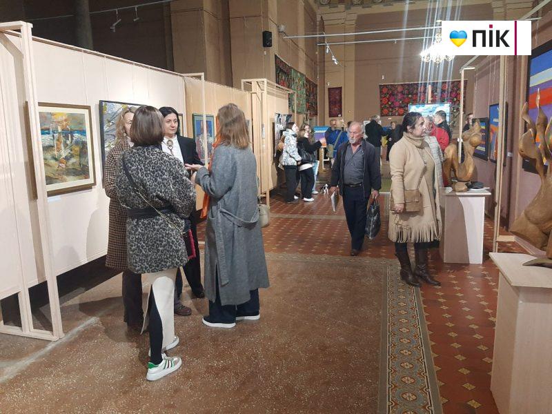 Перші десять: як митці відобразили життя з початку Незалежності (ФОТО) 2 5249487451158867558 scaled