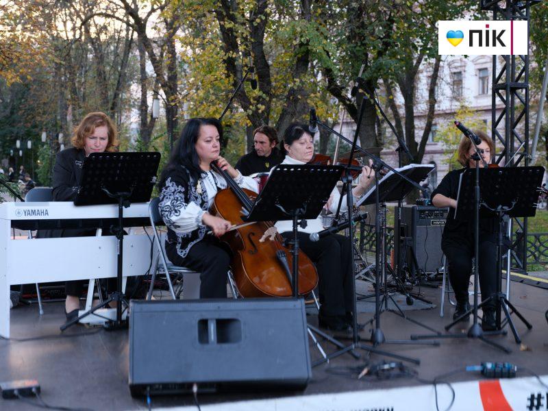 Люди Прикарпаття: благодійний концерт "На шапку" (ФОТО) 3 DSCF1108 2 scaled