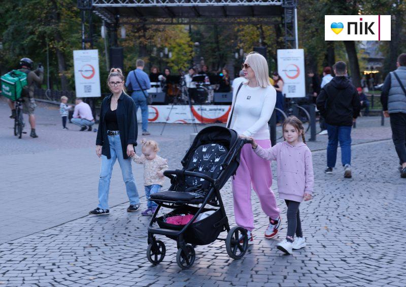 Люди Прикарпаття: благодійний концерт "На шапку" (ФОТО) 32 DSCF1113 2 scaled