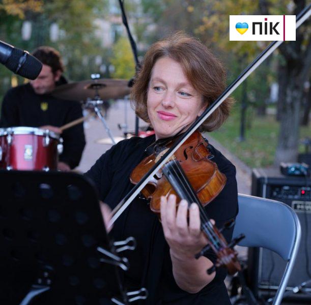 Люди Прикарпаття: благодійний концерт "На шапку" (ФОТО) 4 DSCF1160 2 scaled