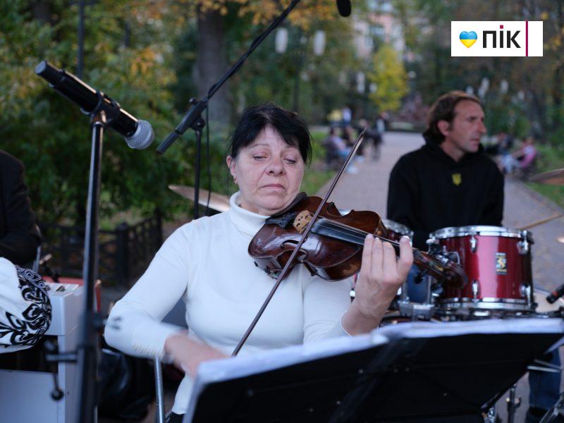 Люди Прикарпаття: благодійний концерт "На шапку" (ФОТО) 7 DSCF1172 2 scaled