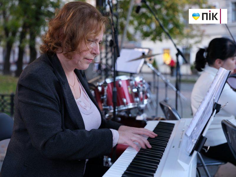 Люди Прикарпаття: благодійний концерт "На шапку" (ФОТО) 6 DSCF1179 2 scaled