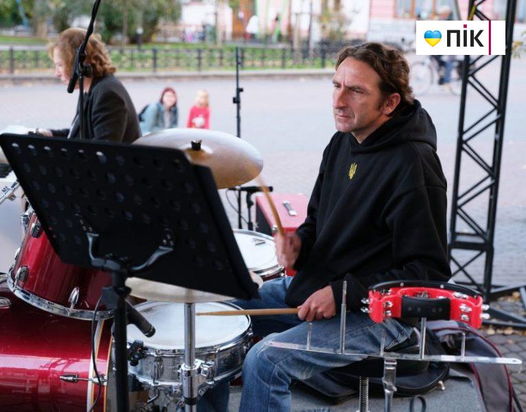 Люди Прикарпаття: благодійний концерт "На шапку" (ФОТО) 5 DSCF1183 2 scaled