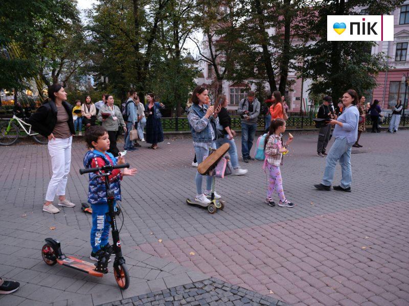 Люди Прикарпаття: благодійний концерт "На шапку" (ФОТО) 14 DSCF1391 2 scaled