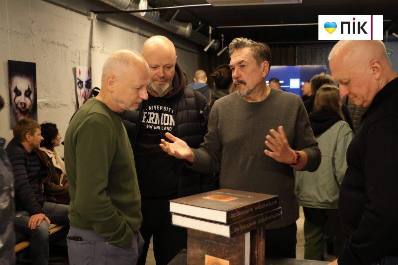 У Франківську відкрили виставку живопису "PSY" Ростислава Котерліна (ФОТО) 30 IMG 0671 2 scaled