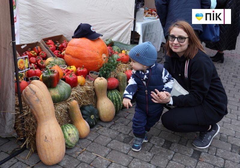 У Франківську відбувся благодійний ярмарок з нагоди п'ятої річниці створення громади (ФОТО) 12 IMG 1200 2 scaled