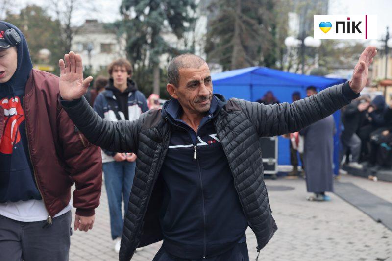 Допомога твоя – найсильніша зброя: у Франківську відбувся благодійний захід (ФОТО) 33 IMG 1215 2 scaled