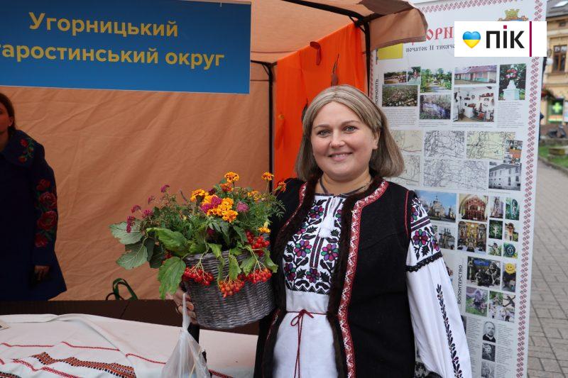 У Франківську відбувся благодійний ярмарок з нагоди п'ятої річниці створення громади (ФОТО) 15 IMG 1258 2 scaled