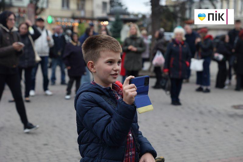 Допомога твоя – найсильніша зброя: у Франківську відбувся благодійний захід (ФОТО) 34 IMG 1271 2 scaled
