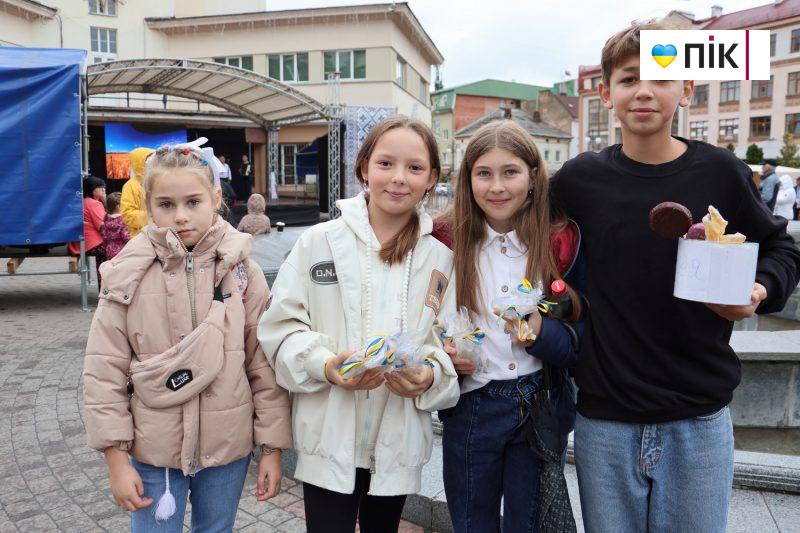 У Франківську відбувся благодійний ярмарок з нагоди п'ятої річниці створення громади (ФОТО) 7 IMG 1297 2 scaled