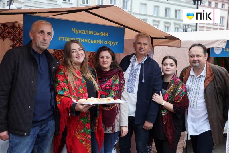 У Франківську відбувся благодійний ярмарок з нагоди п'ятої річниці створення громади (ФОТО) 5 IMG 1306 2 scaled