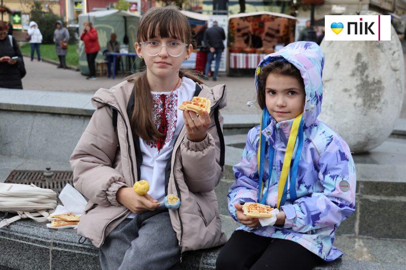 У Франківську відбувся благодійний ярмарок з нагоди п'ятої річниці створення громади (ФОТО) 22 IMG 1383 2 scaled