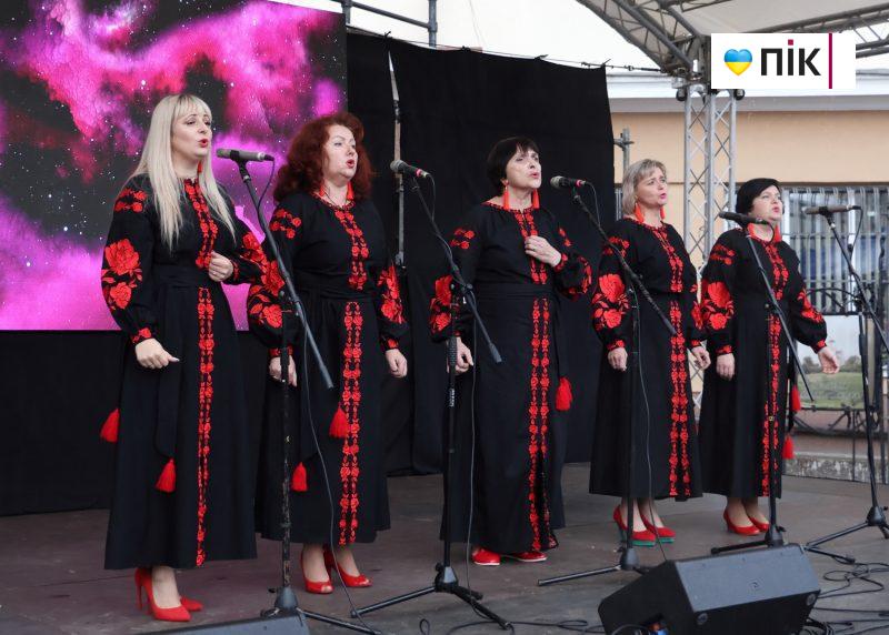 У Франківську відбувся благодійний ярмарок з нагоди п'ятої річниці створення громади (ФОТО) 21 IMG 1488 2 scaled