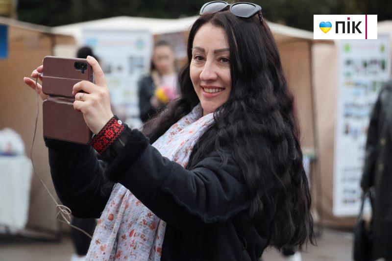 У Франківську відбувся благодійний ярмарок з нагоди п'ятої річниці створення громади (ФОТО) 33 IMG 1892 2 scaled