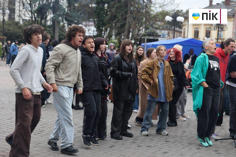 Допомога твоя – найсильніша зброя: у Франківську відбувся благодійний захід (ФОТО) 31 IMG 2216 2 scaled