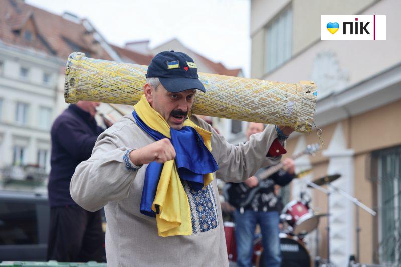 Допомога твоя – найсильніша зброя: у Франківську відбувся благодійний захід (ФОТО) 26 IMG 2691 2 scaled