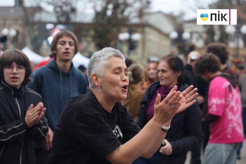 Допомога твоя – найсильніша зброя: у Франківську відбувся благодійний захід (ФОТО) 19 IMG 3971 2 scaled