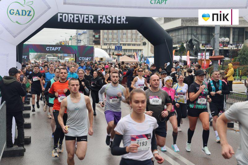 Понад 1700 учасників змагалися в 11-му Frankivsk Half Marathon (ФОТОРЕПОРТАЖ) 7 IMG 5297 2 scaled