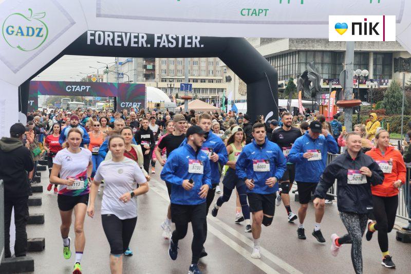 Понад 1700 учасників змагалися в 11-му Frankivsk Half Marathon (ФОТОРЕПОРТАЖ) 10 IMG 5376 2 scaled
