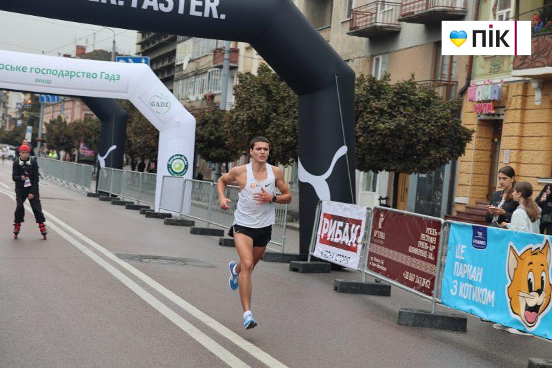 Понад 1700 учасників змагалися в 11-му Frankivsk Half Marathon (ФОТОРЕПОРТАЖ) 20 IMG 5966 2 scaled