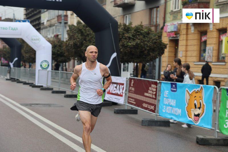 Понад 1700 учасників змагалися в 11-му Frankivsk Half Marathon (ФОТОРЕПОРТАЖ) 21 IMG 5973 2 scaled