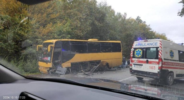 Карколомна ДТП на трасі Львів – Івано-Франківськ: зіштовхнулися автобус та лековик 12 IMG 7687