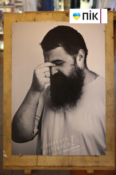 “І один в полі воїн”: у Франківську презентували фотовиставку до Дня захисників та захисниць (ФОТОРЕПОРТАЖ) 5 IMG 9465 2 scaled