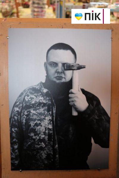 “І один в полі воїн”: у Франківську презентували фотовиставку до Дня захисників та захисниць (ФОТОРЕПОРТАЖ) 6 IMG 9466 2 scaled