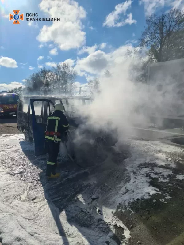 В Івано-Франківському районі горів автомобіль: що відомо (ФОТО)