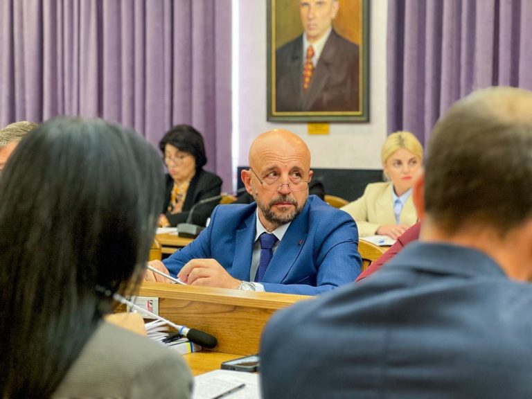Прокуратура та ДБР перевірять Франківську облраду щодо рішень із комунальними лісами 5 vynohradnyk foto
