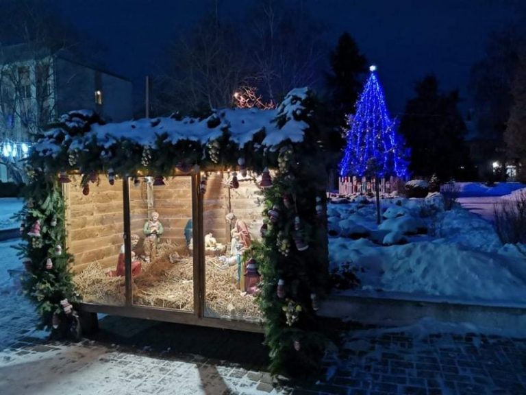Стало відомо, чи встановлюватимуть цьогоріч головну ялинку в Богородчанах 11 Стало відомо, чи встановлюватимуть цьогоріч ялинку в Богородчанах