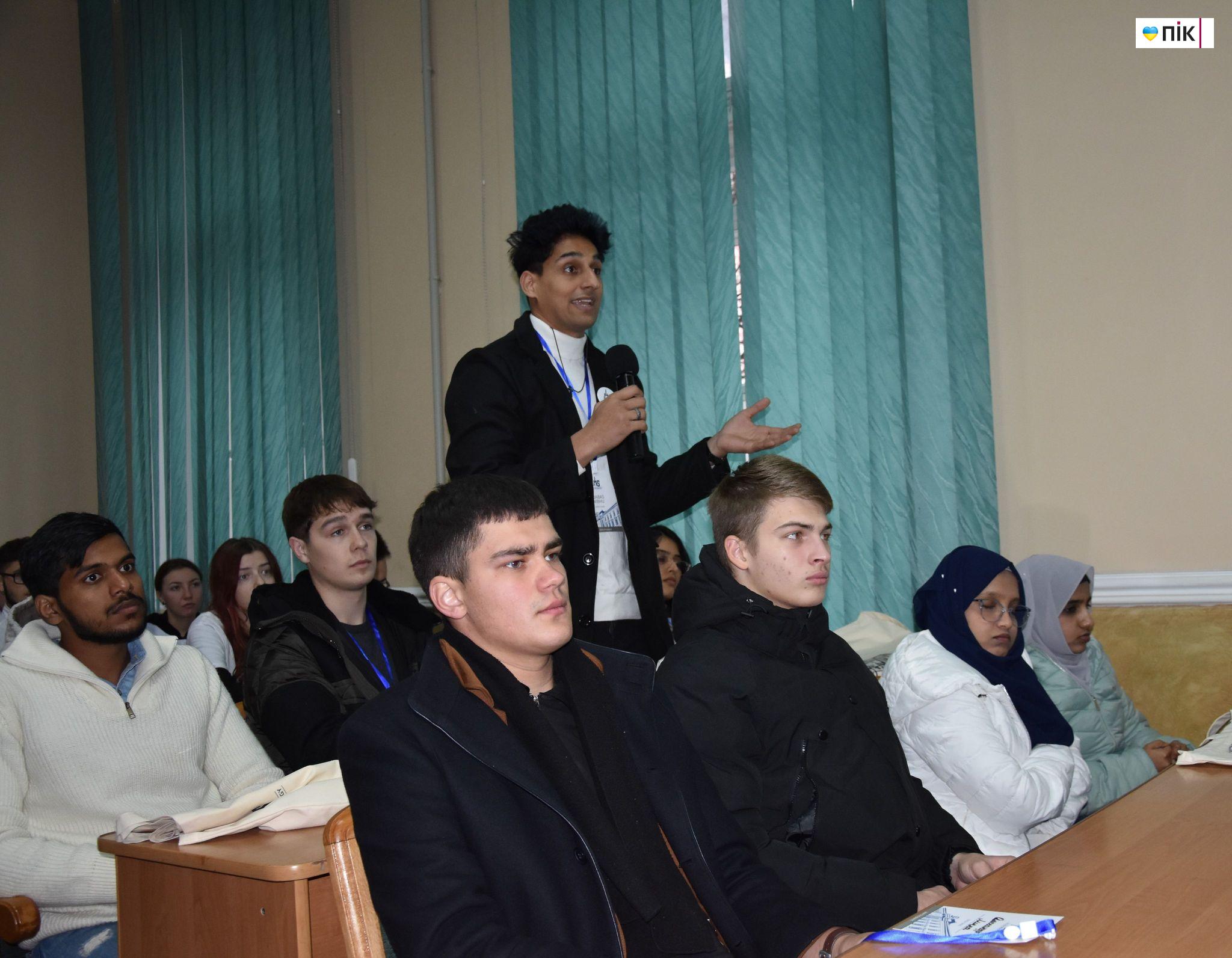 Івано-Франківський медуніверситет зібрав студентів з усієї України та міжнародних науковців (ФОТО) 19 464987042 1109337250821082 5212949950425212796 n